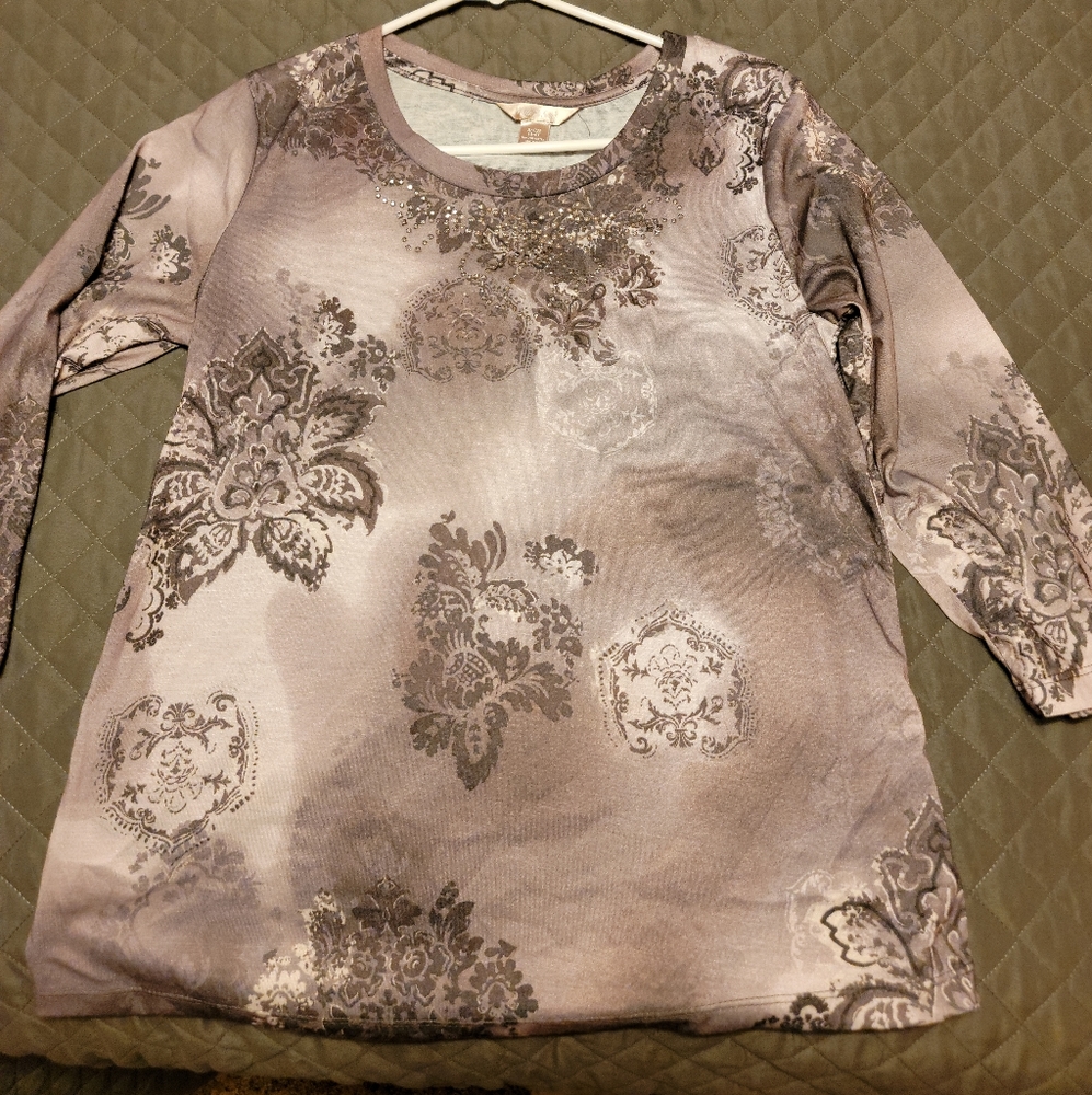 Shirt, tee shirt top, silver studs, 3/4 sleeved